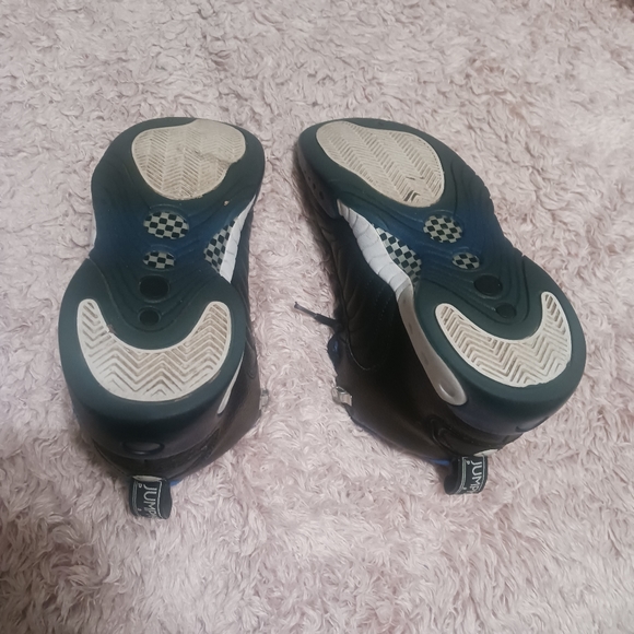 Jordán Jumpman # 907973-006 Size 7 Y Color" Black and Blue Used Good Condition - Picture 8 of 11